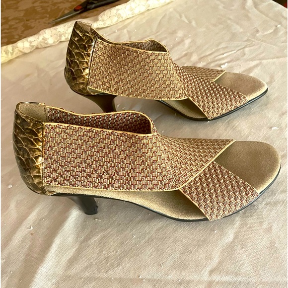 CHARLESTON SHOE CO. Shoes - Charleston Company Fabric and Leather 3 inch heeled Sandals Beige and Brown